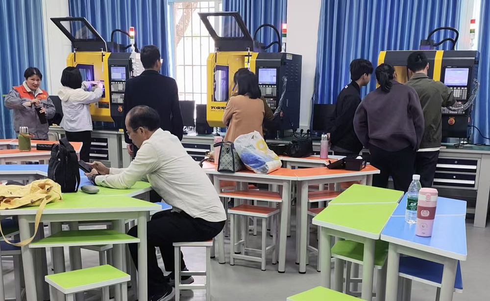 陽(yáng)江技師學(xué)院桌面五軸加工中心實(shí)訓(xùn)室